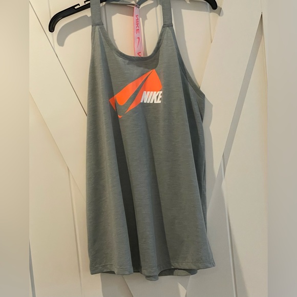 Nike - Picture 2 of 7